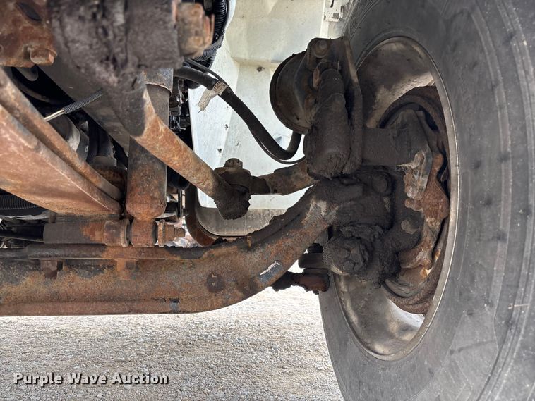 image for item FC5847 2011 International 4300 truck cab and chassis