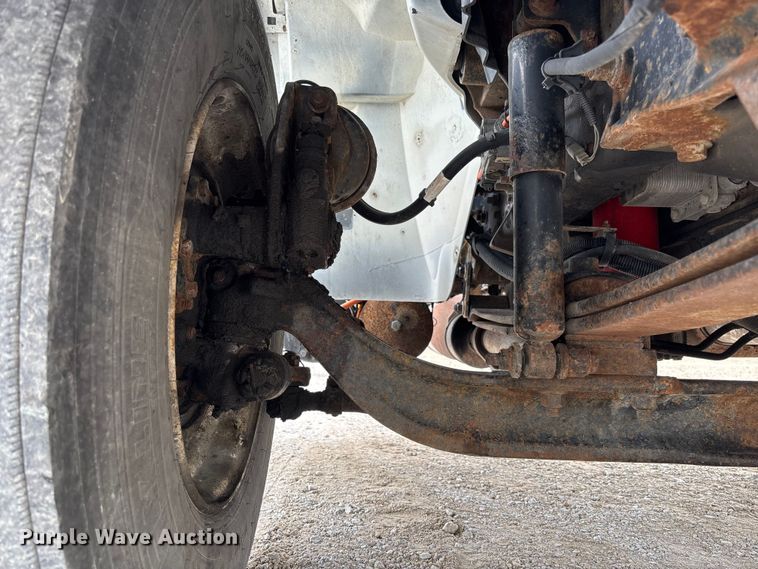image for item FC5847 2011 International 4300 truck cab and chassis