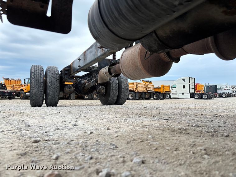 image for item FC5847 2011 International 4300 truck cab and chassis