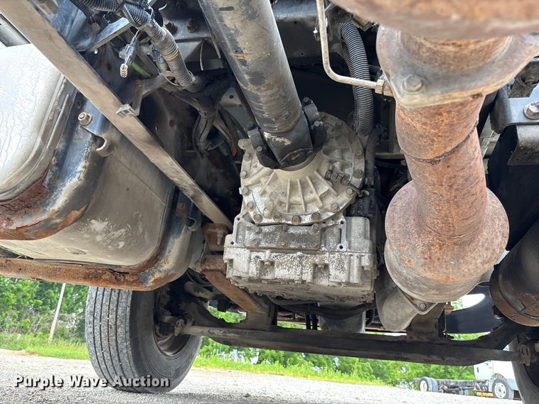 image for item FC5847 2011 International 4300 truck cab and chassis
