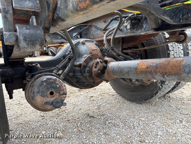 image for item FC5847 2011 International 4300 truck cab and chassis