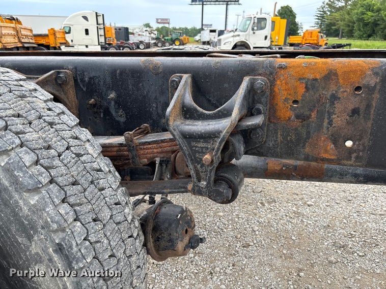 image for item FC5847 2011 International 4300 truck cab and chassis