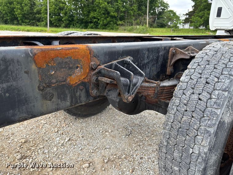image for item FC5847 2011 International 4300 truck cab and chassis
