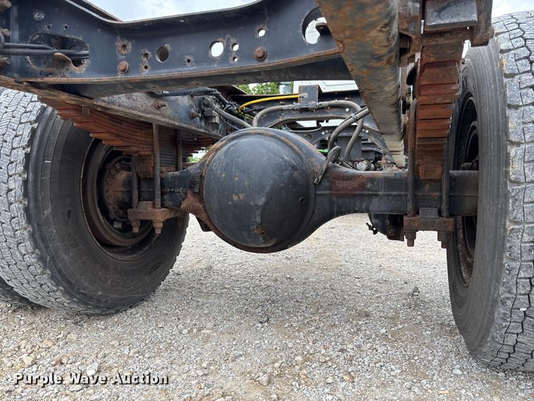 image for item FC5847 2011 International 4300 truck cab and chassis
