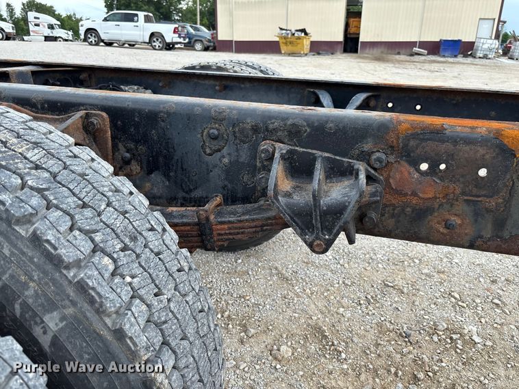 image for item FC5847 2011 International 4300 truck cab and chassis