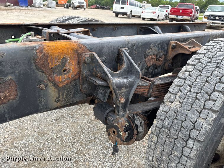 image for item FC5847 2011 International 4300 truck cab and chassis