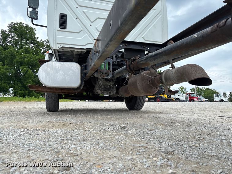 image for item FC5847 2011 International 4300 truck cab and chassis