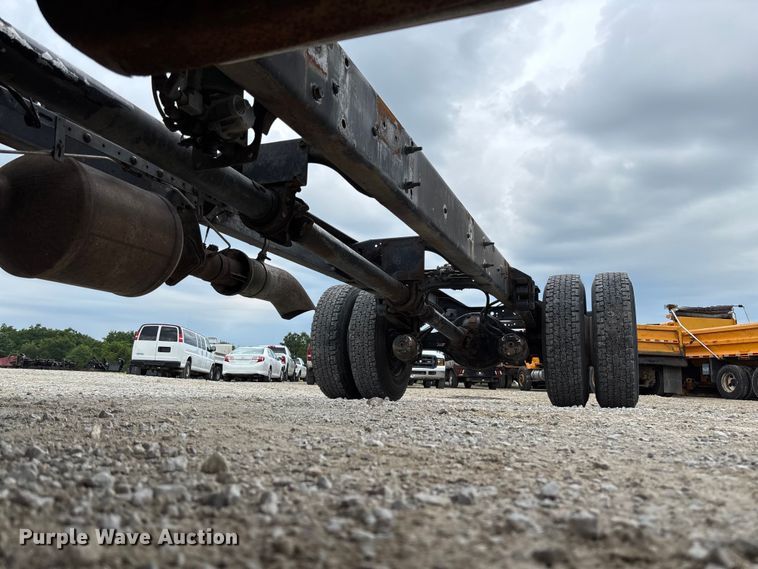 image for item FC5847 2011 International 4300 truck cab and chassis