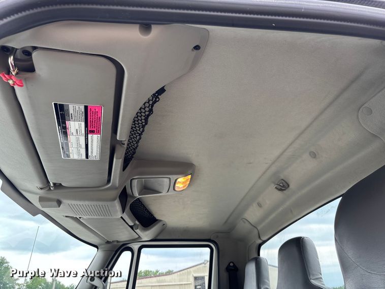 image for item FC5847 2011 International 4300 truck cab and chassis