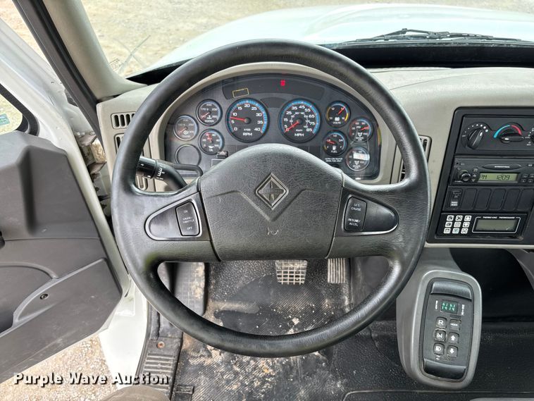 image for item FC5847 2011 International 4300 truck cab and chassis