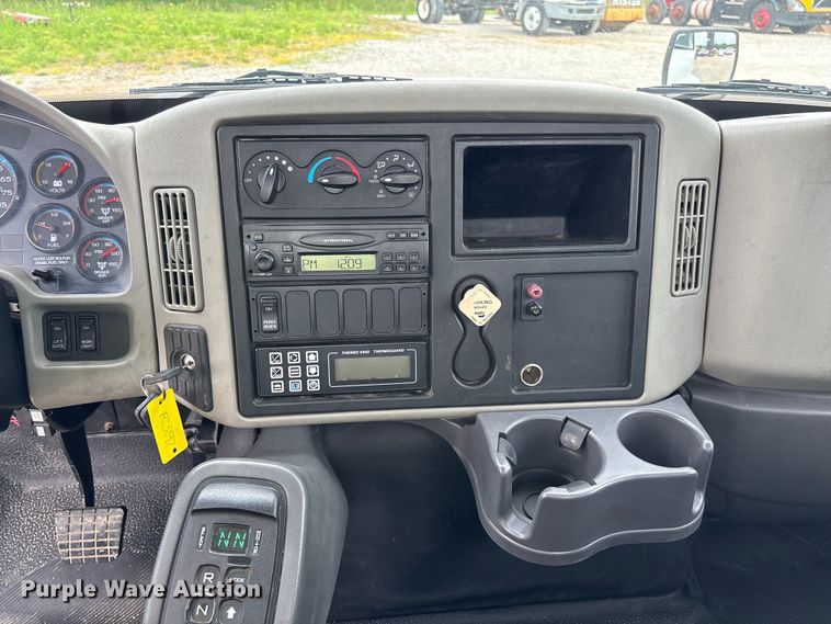 image for item FC5847 2011 International 4300 truck cab and chassis