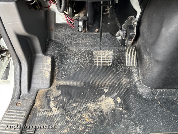 image for item FC5847 2011 International 4300 truck cab and chassis
