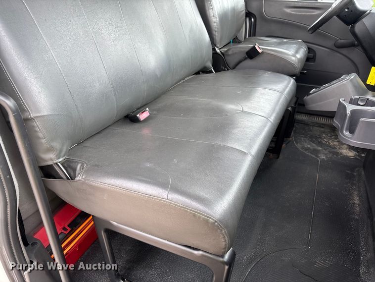 image for item FC5847 2011 International 4300 truck cab and chassis