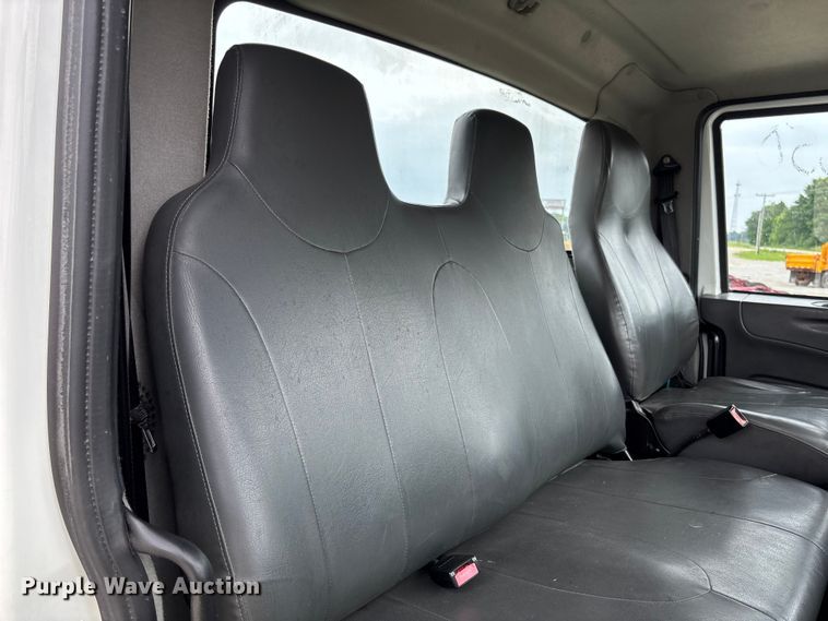 image for item FC5847 2011 International 4300 truck cab and chassis
