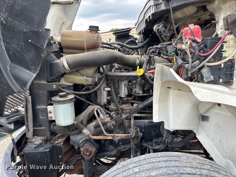 image for item FC5847 2011 International 4300 truck cab and chassis