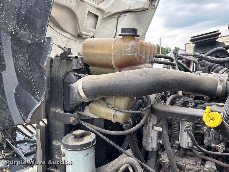 image for item FC5847 2011 International 4300 truck cab and chassis