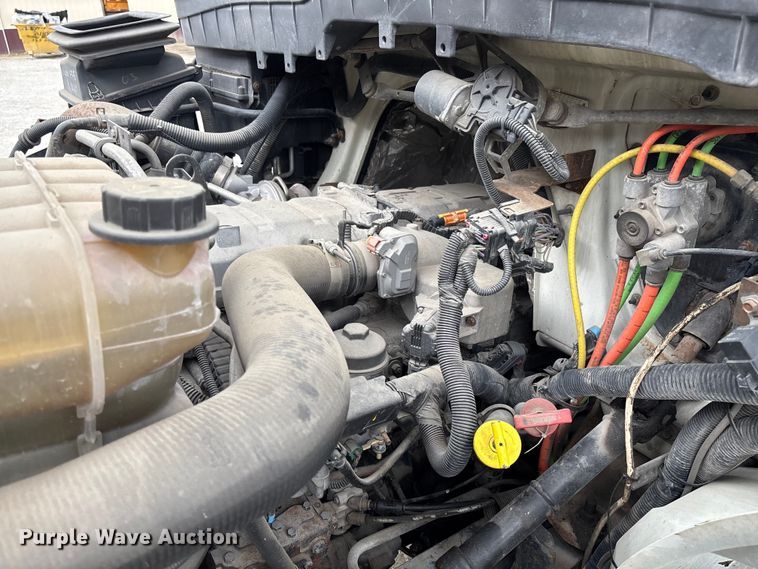 image for item FC5847 2011 International 4300 truck cab and chassis