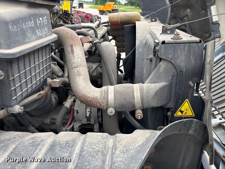 image for item FC5847 2011 International 4300 truck cab and chassis