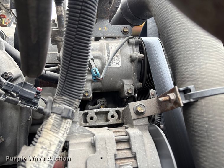 image for item FC5847 2011 International 4300 truck cab and chassis