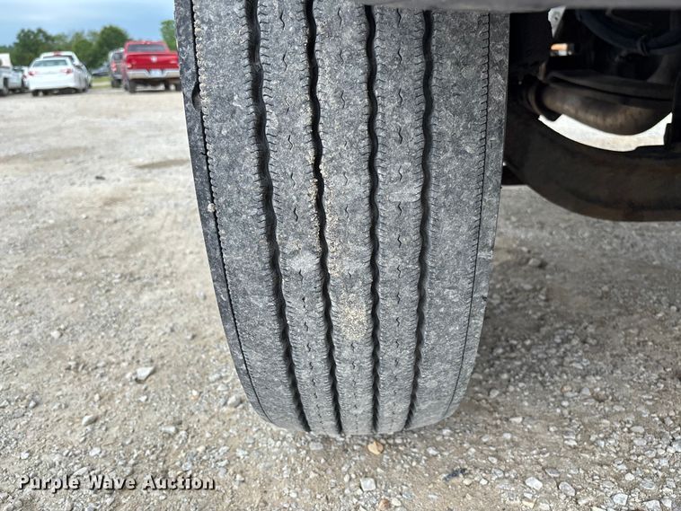 image for item FC5847 2011 International 4300 truck cab and chassis