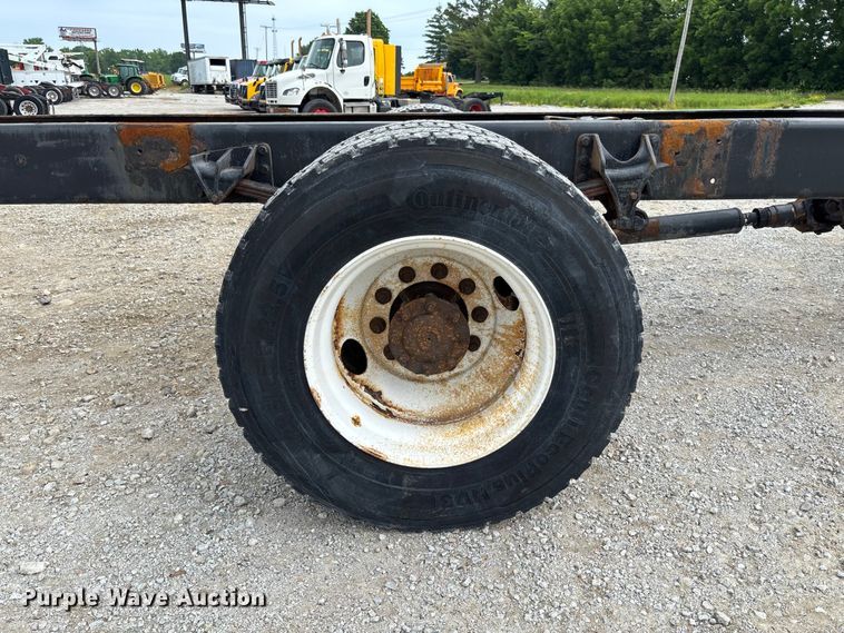 image for item FC5847 2011 International 4300 truck cab and chassis