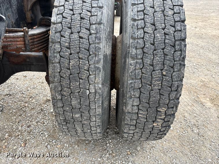 image for item FC5847 2011 International 4300 truck cab and chassis