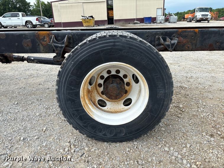 image for item FC5847 2011 International 4300 truck cab and chassis