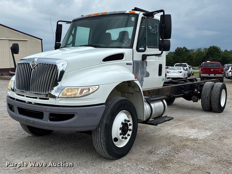 image for item FC5849 2010 International 4300 truck cab and chassis
