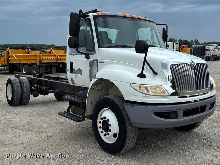 image for item FC5849 2010 International 4300 truck cab and chassis