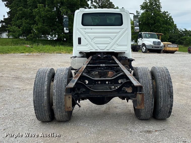 image for item FC5849 2010 International 4300 truck cab and chassis