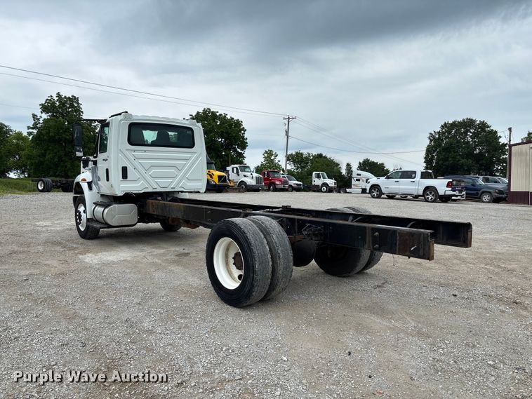 image for item FC5849 2010 International 4300 truck cab and chassis