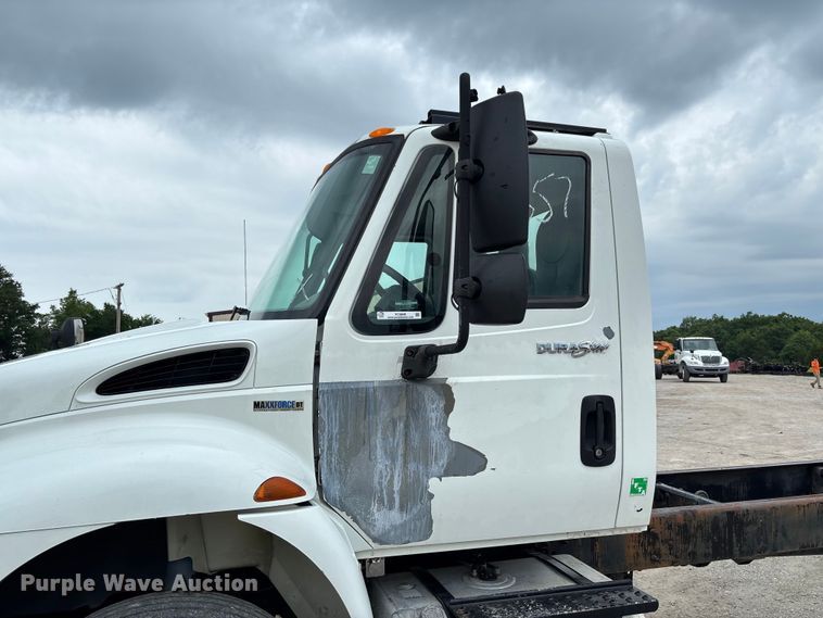 image for item FC5849 2010 International 4300 truck cab and chassis