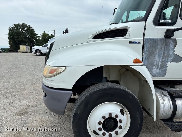 image for item FC5849 2010 International 4300 truck cab and chassis