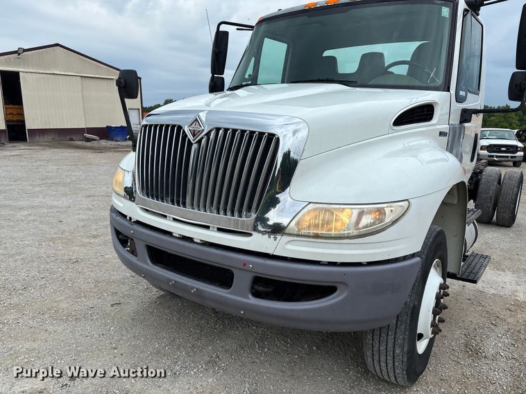 image for item FC5849 2010 International 4300 truck cab and chassis