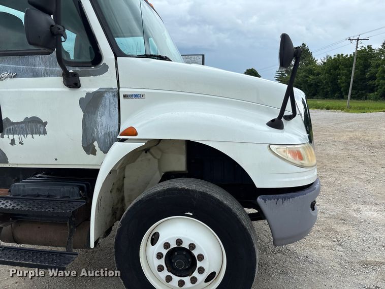 image for item FC5849 2010 International 4300 truck cab and chassis