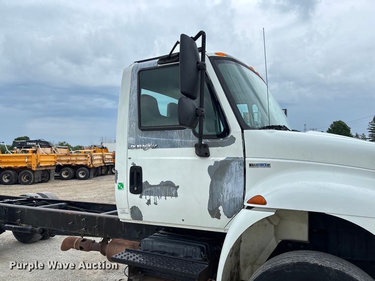 image for item FC5849 2010 International 4300 truck cab and chassis