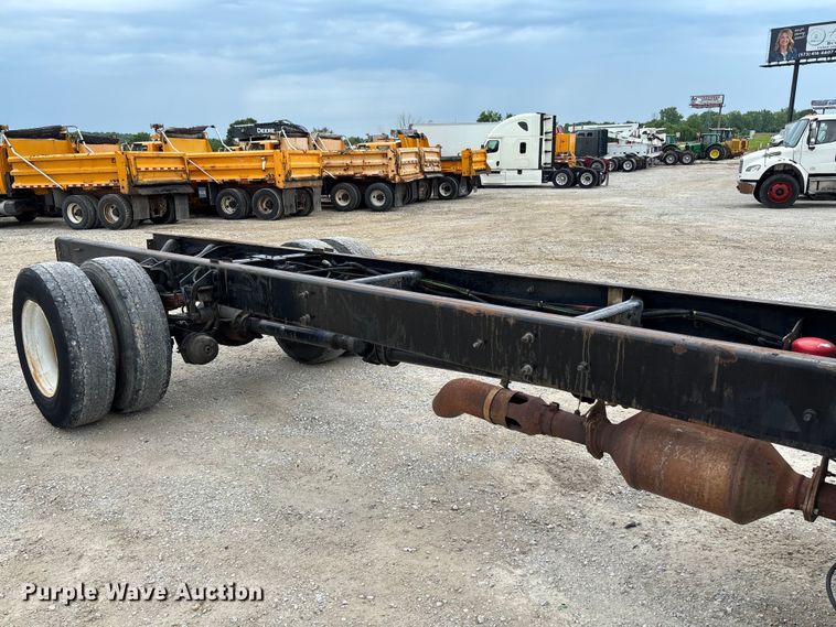 image for item FC5849 2010 International 4300 truck cab and chassis
