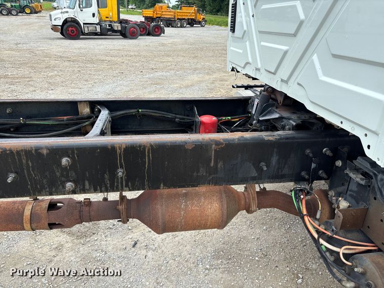image for item FC5849 2010 International 4300 truck cab and chassis