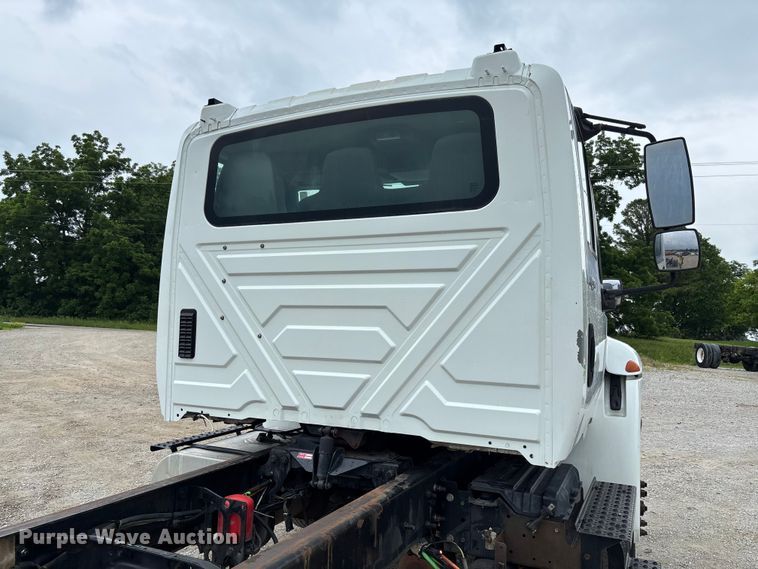 image for item FC5849 2010 International 4300 truck cab and chassis