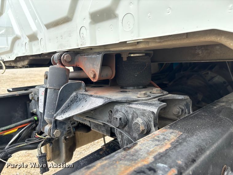 image for item FC5849 2010 International 4300 truck cab and chassis