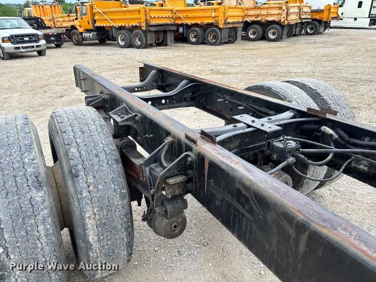 image for item FC5849 2010 International 4300 truck cab and chassis