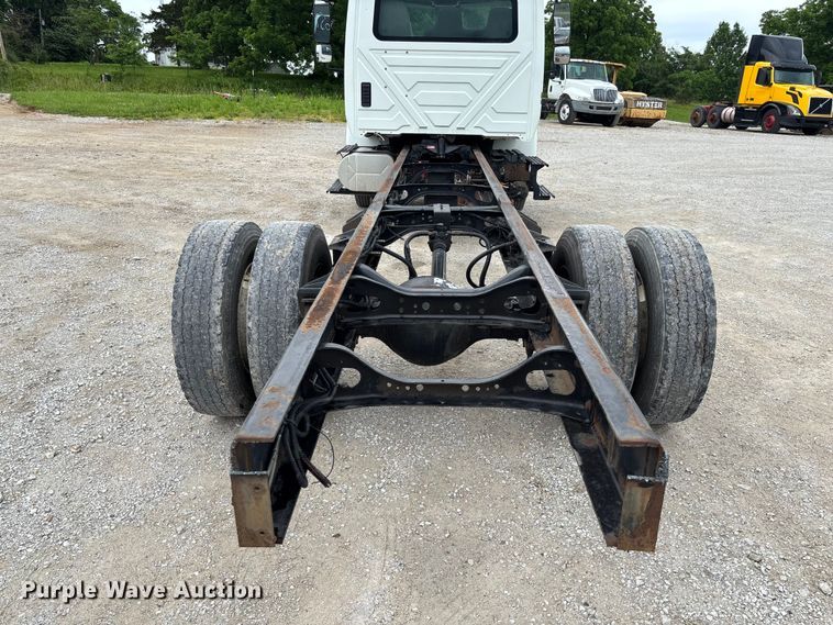 image for item FC5849 2010 International 4300 truck cab and chassis