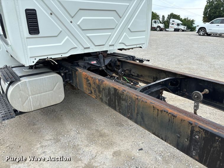 image for item FC5849 2010 International 4300 truck cab and chassis