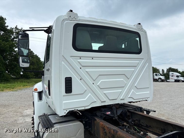 image for item FC5849 2010 International 4300 truck cab and chassis