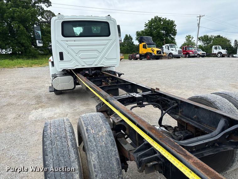 image for item FC5849 2010 International 4300 truck cab and chassis