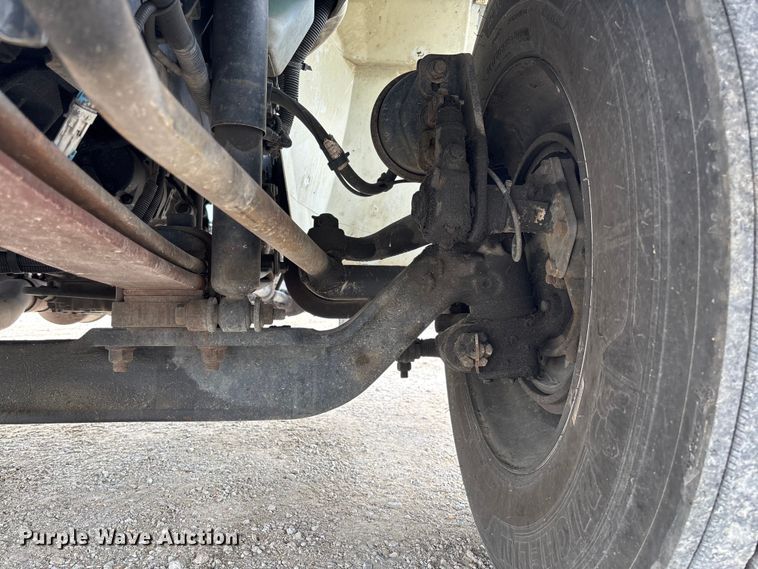 image for item FC5849 2010 International 4300 truck cab and chassis