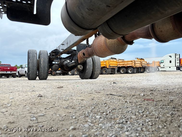image for item FC5849 2010 International 4300 truck cab and chassis