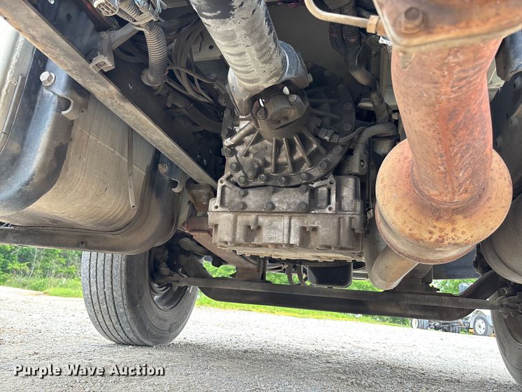 image for item FC5849 2010 International 4300 truck cab and chassis