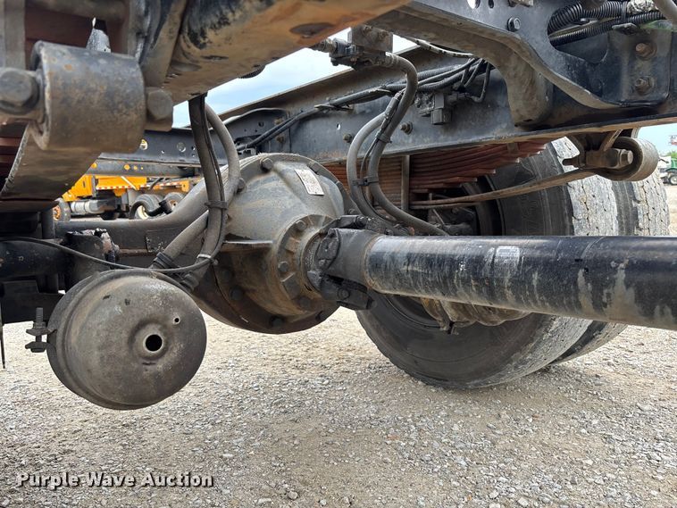 image for item FC5849 2010 International 4300 truck cab and chassis