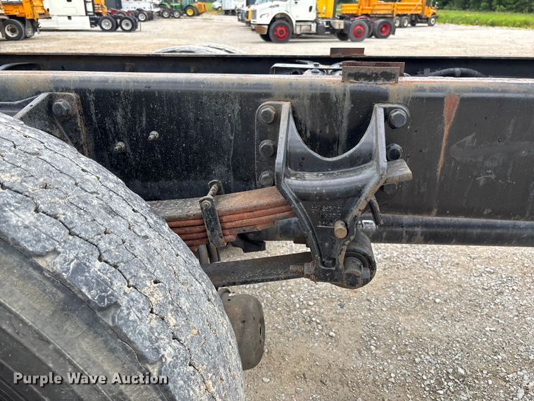image for item FC5849 2010 International 4300 truck cab and chassis